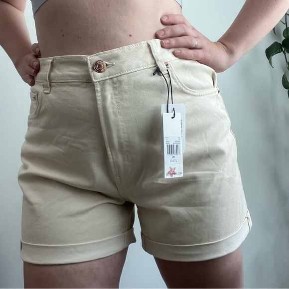 ๐ Beige Denim High Waisted Mom Shorts - Picture 3 of 10